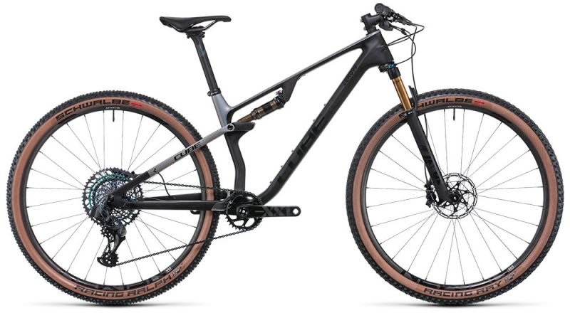 Cube-AMS-ZERO99-C68X-SLT-29-prizmsilver´n´carbon.jpg Cube AMS ZERO99 C:68X SLT 29 prizmsilver´n´carbon – Bild 1